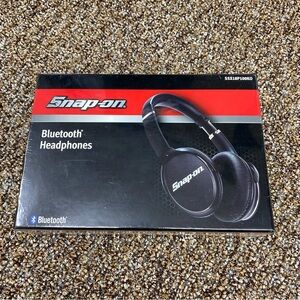 Snap-on Bluetooth Headphones - NIB - lightweight & comfortable, over the ear